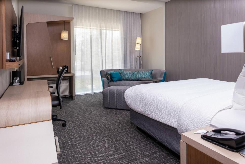 King Room with Roll-In Shower and Sofa Bed - Mobility Access interior